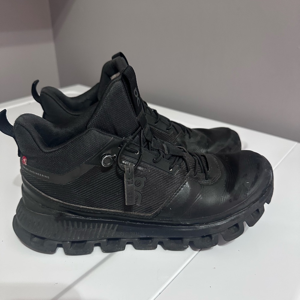 On Running Black High-Top Athletic Shoes